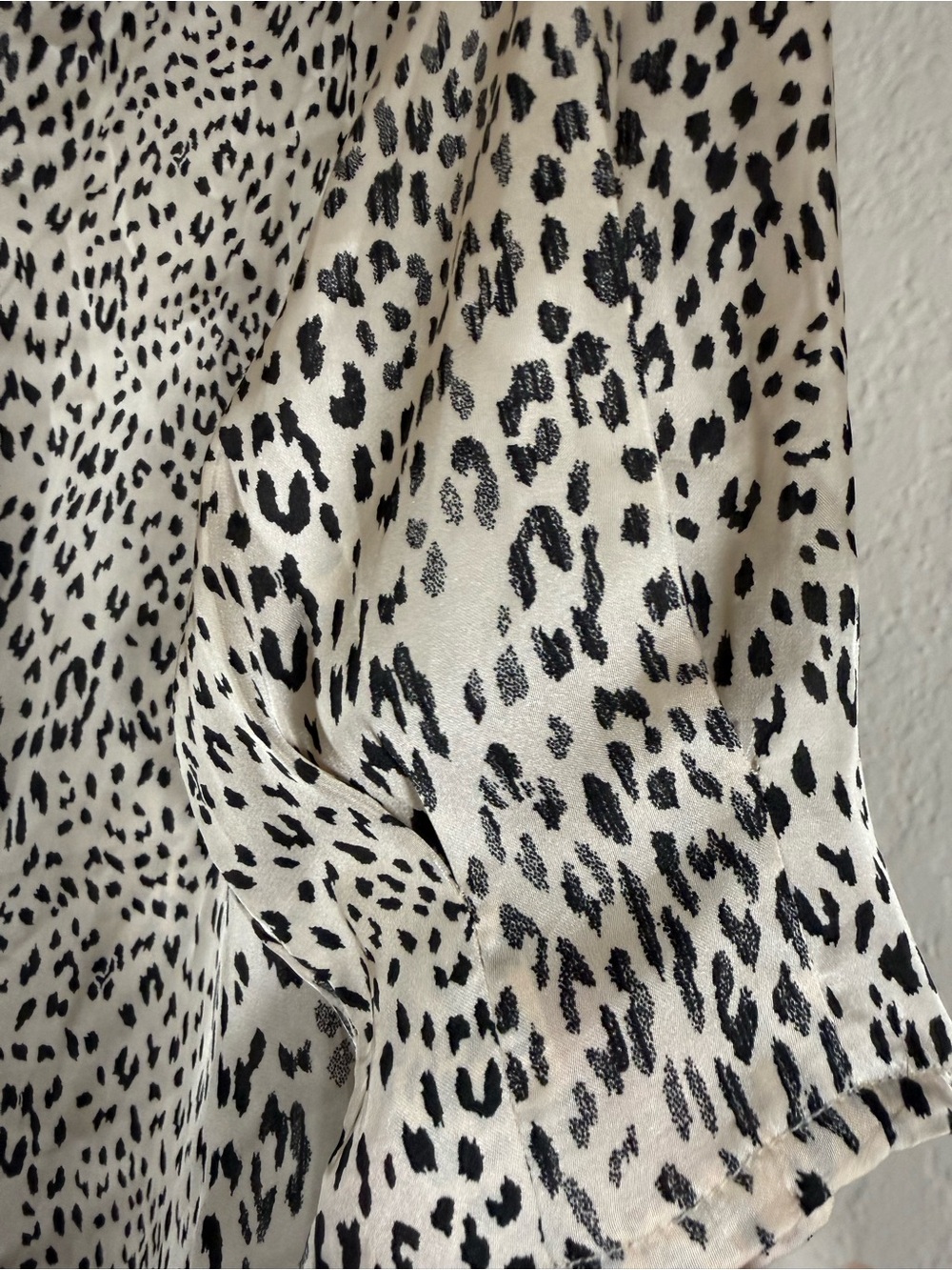 Leopard Satin Cream Leopard Cheetah Print Blouse Women's Medium - Picture 3 of 9